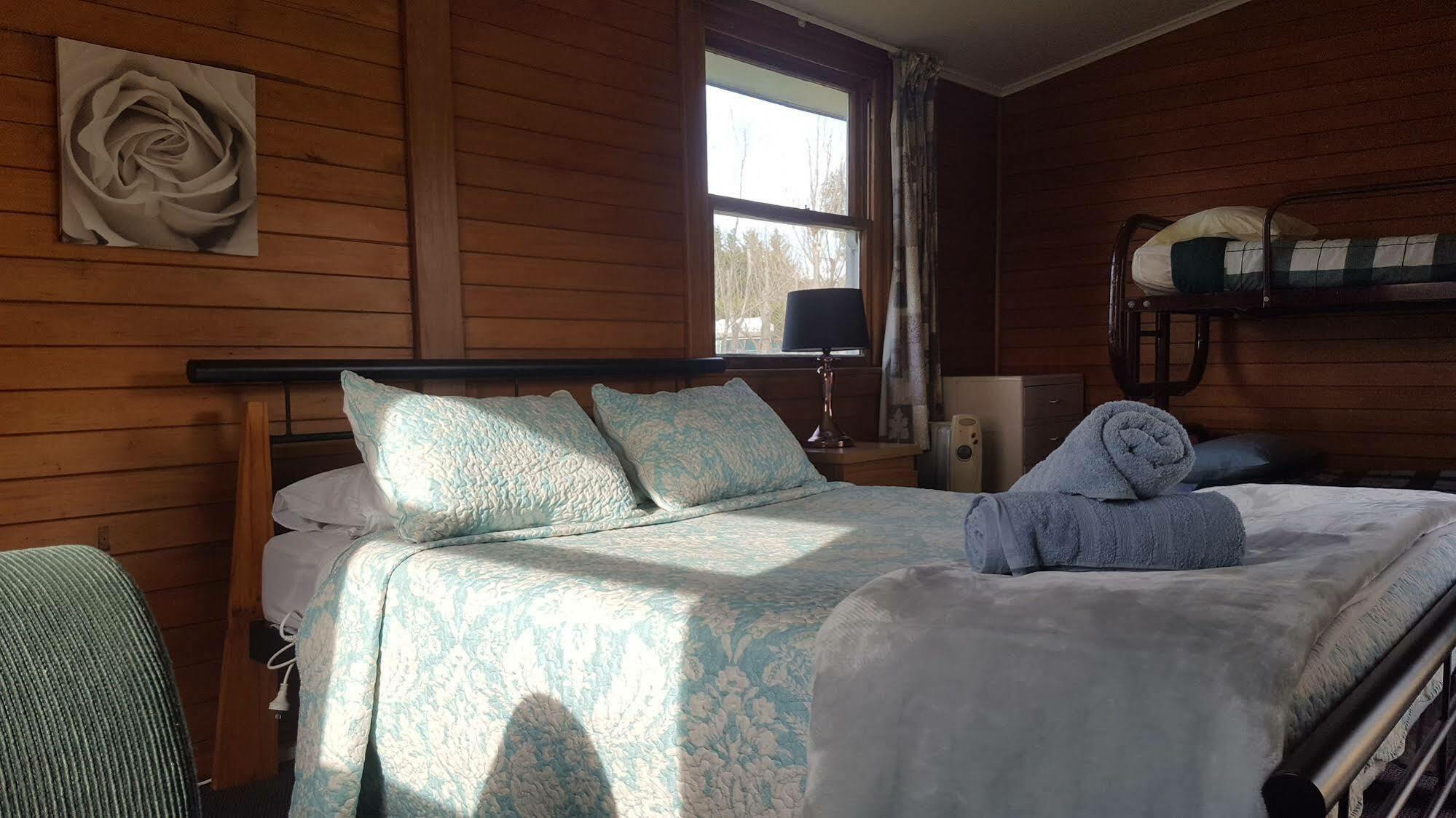 Waiau Motor Camp & Cabins ภายนอก รูปภาพ